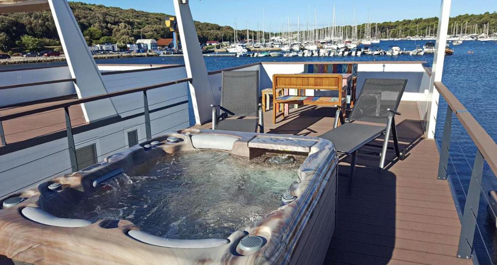 House Boat Oliva - Floating House Villa Пула Екстериор снимка