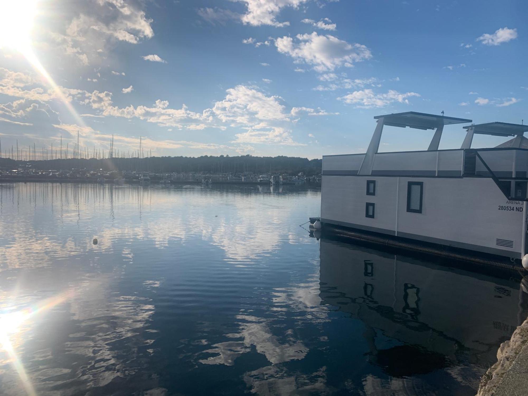 House Boat Oliva - Floating House Villa Пула Екстериор снимка